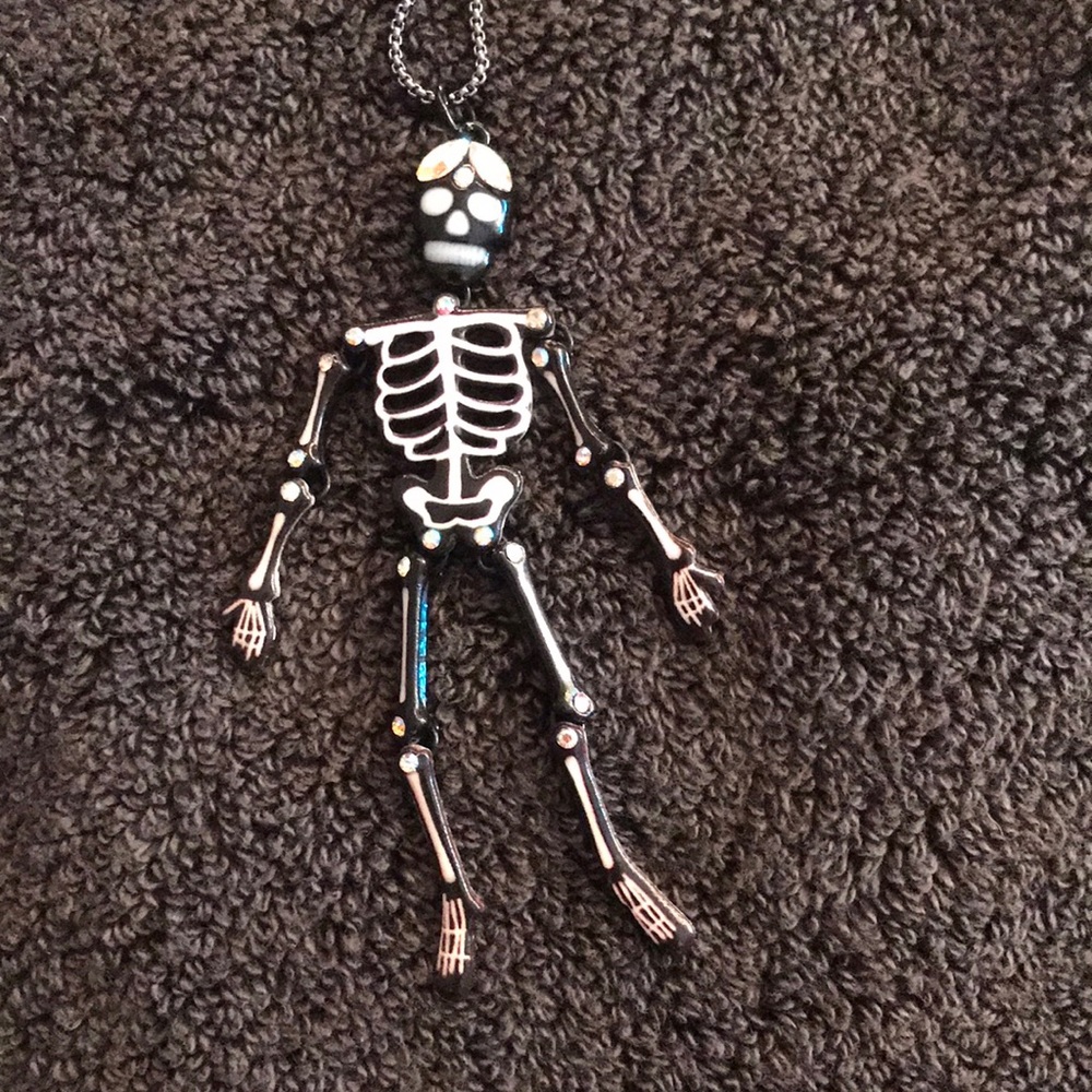 NWT Betsey Johnson Glow In The Dark Skeleton Crystal Halloween necklace